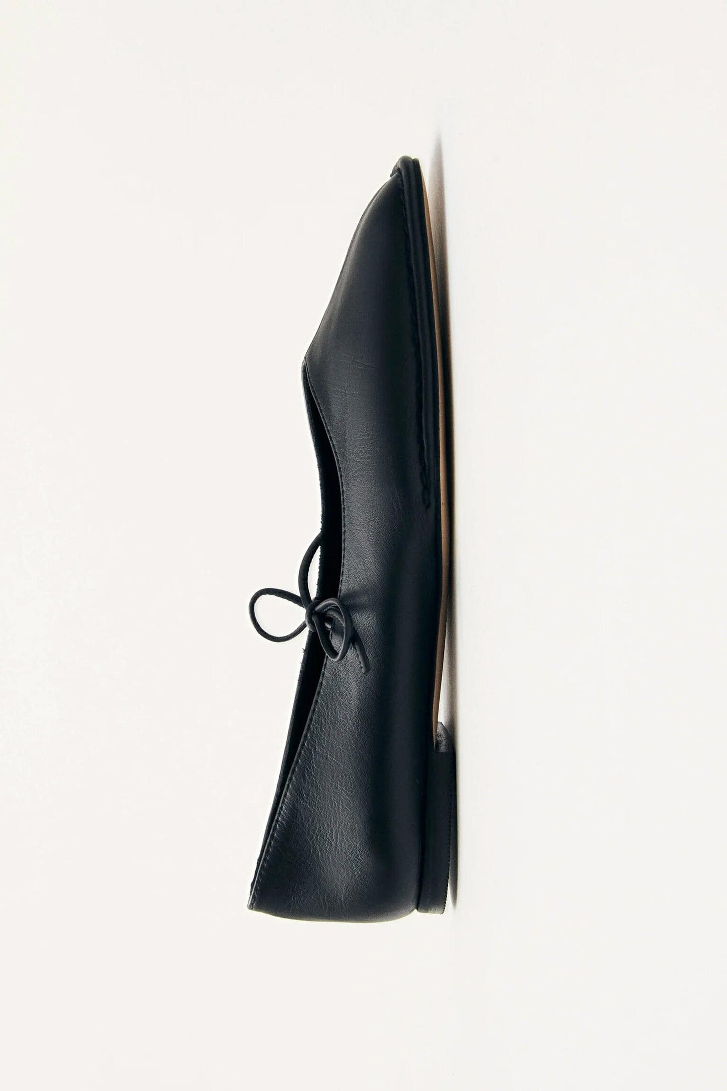 The side view of black flat square toe mary jane flates with top tie