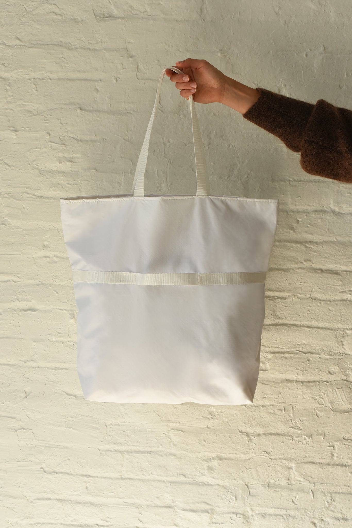 8.6.4 2-Way Nylon Bag - Medium White