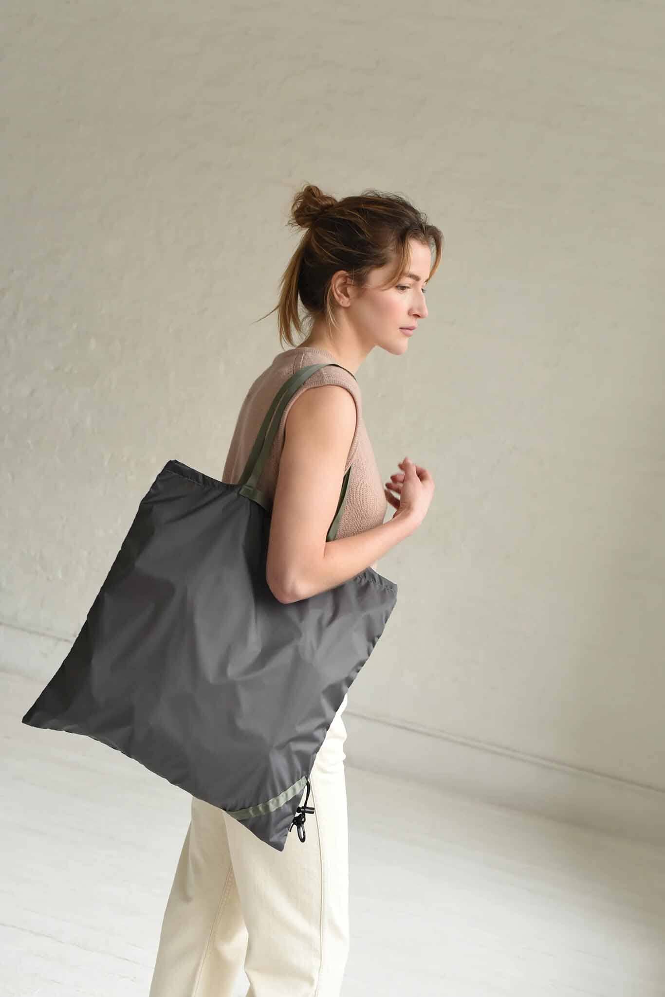 8.6.4 Ultra Lightweight Nylon Bag - Charcoal