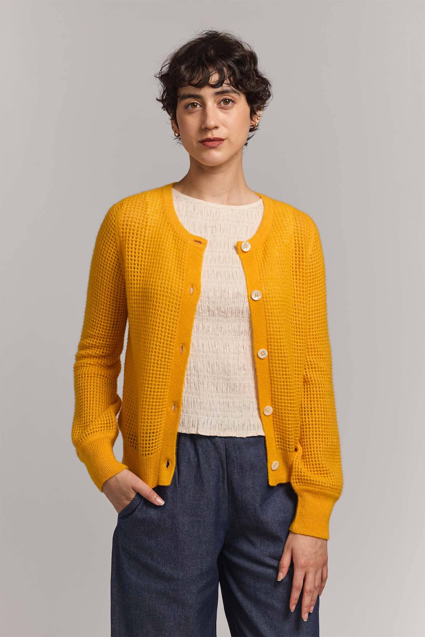 M.PATMOSのカーディガン M.PATMOS Henry Luxe Cashmere V-Neck Cardigan | Citron