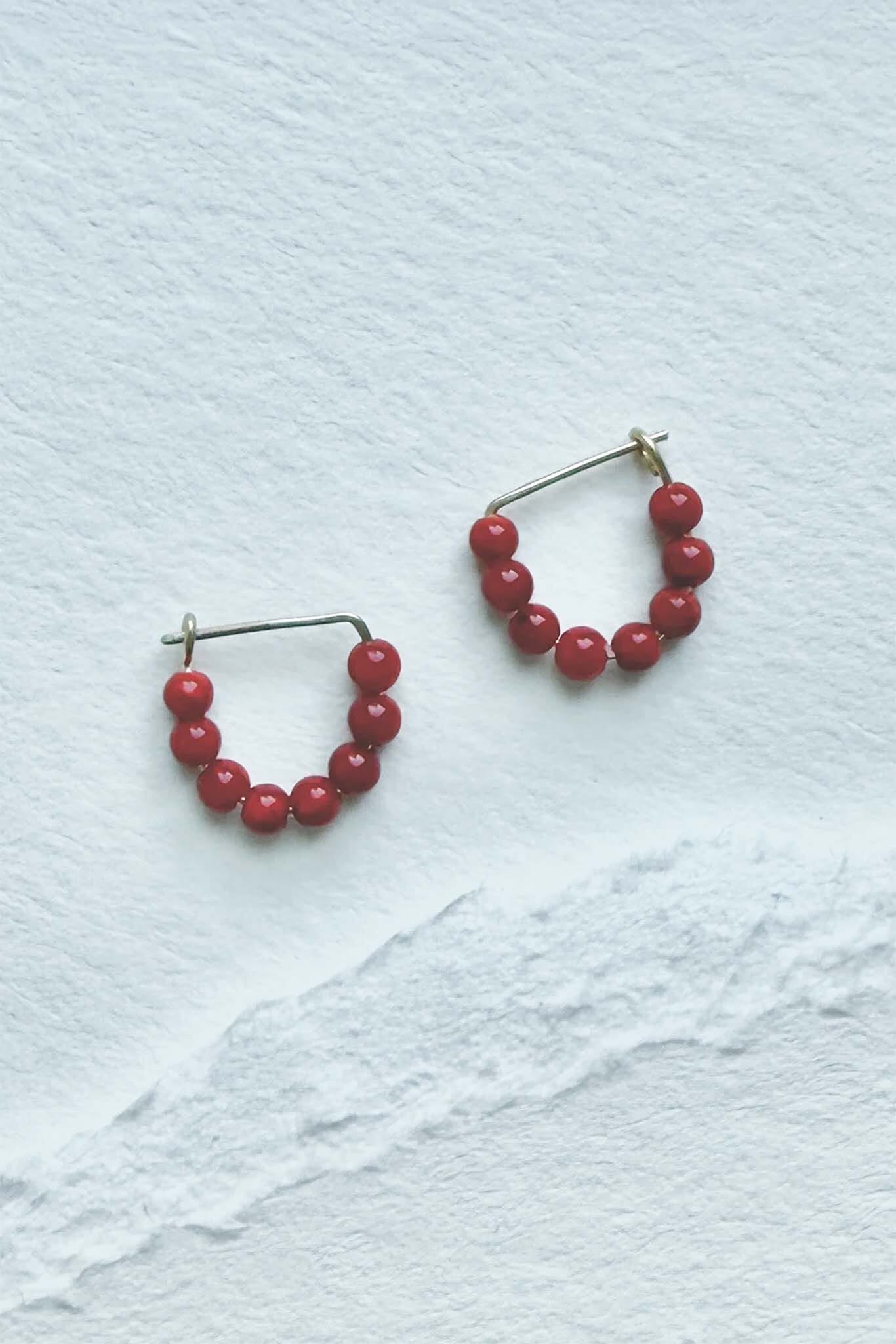 Red shell 14k yellow gold huggie hoop earrings