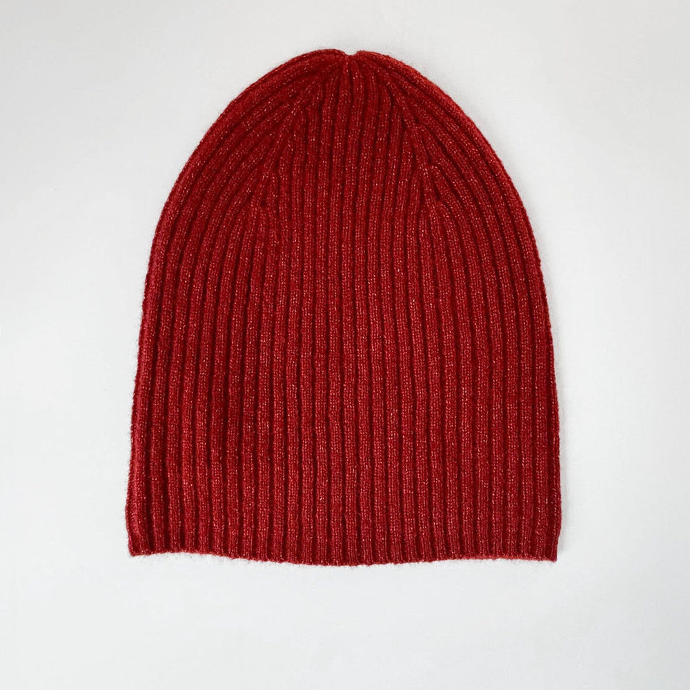 A red, ribbed beanie hat made of cashmere, displayed against a white background.