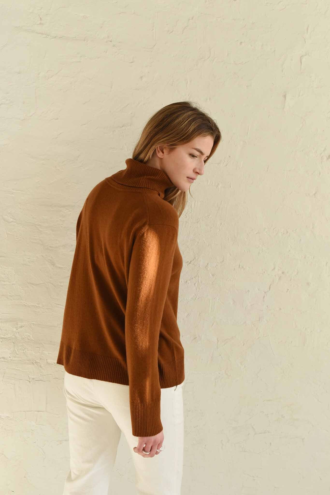 M.PATMOS Maya Turtleneck - Caramel