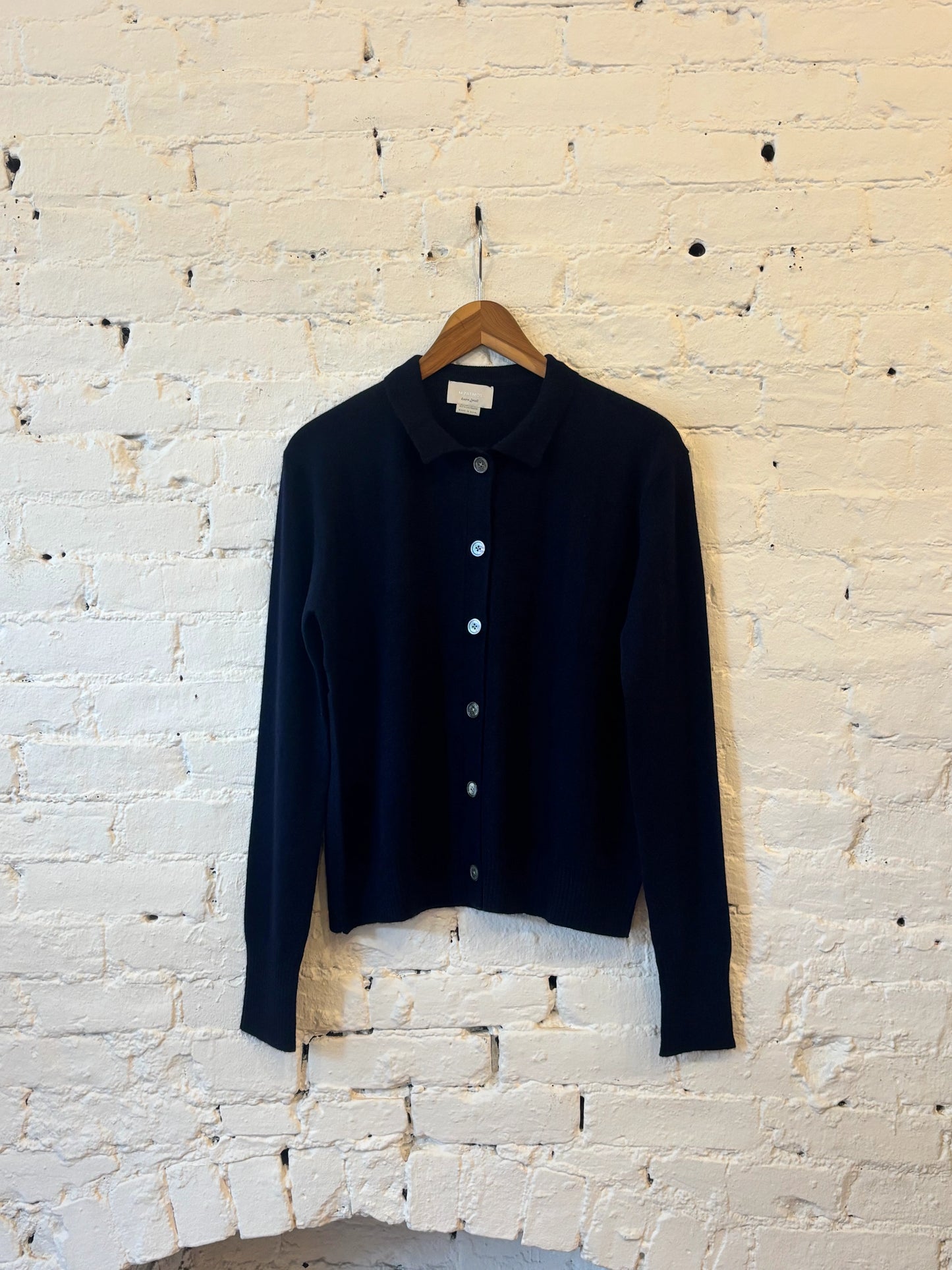 M.Patmos navy 100% cashmere cardigan with collared neckline and button front, shown on a hanger.