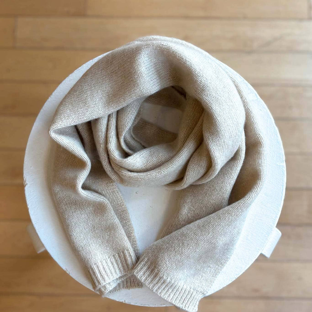 
                  
                    Beige scarf on a white plate with a wooden background
                  
                