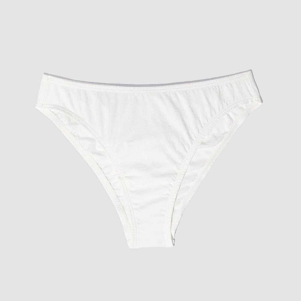 This image features the "Oddobody Mid Rise French Cut - Chalk," a pair of elegant and nostalgic cotton panties. The design is inspired by the classic French cut style of the 1980s, offering a mid-rise silhouette that enhances its graceful and flattering appearance.