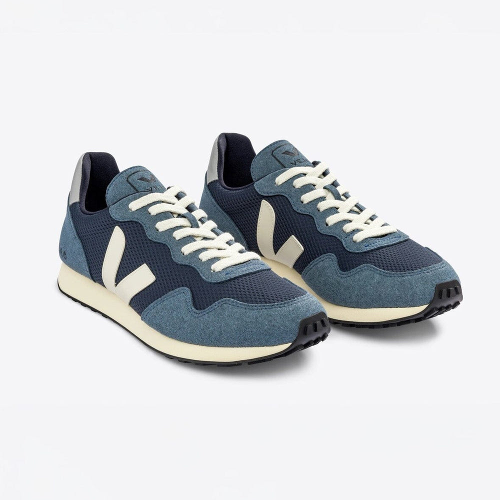 A pair of blue and white Veja SDU Alveomesh sneakers with mesh paneling and a lace-up closure.