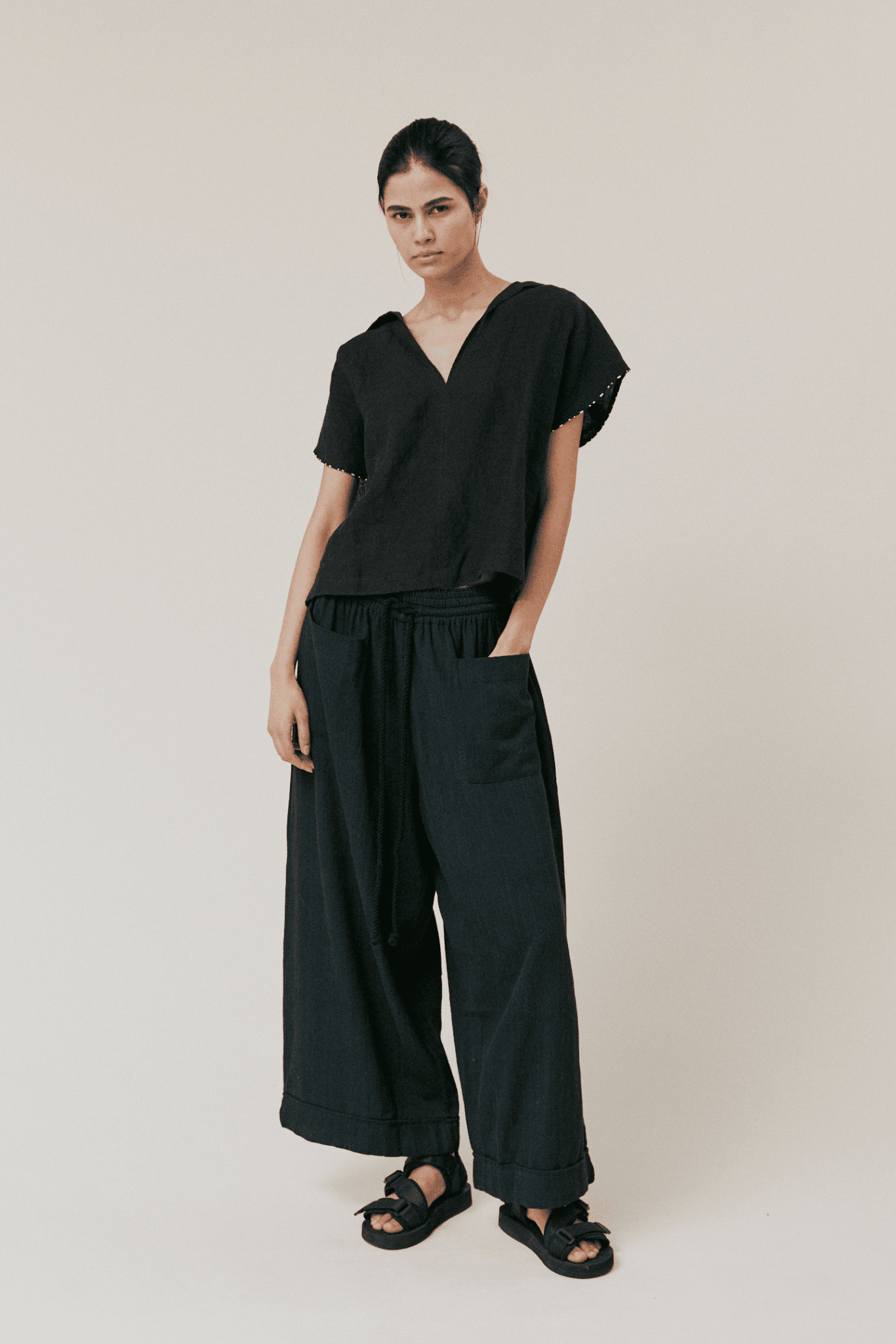 Nymane Easy Tee with Collar - Black Linen