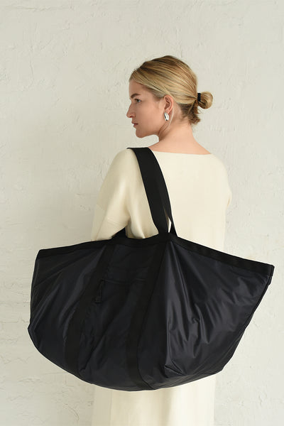 8.6.4 Nylon Weekender Bag - Black