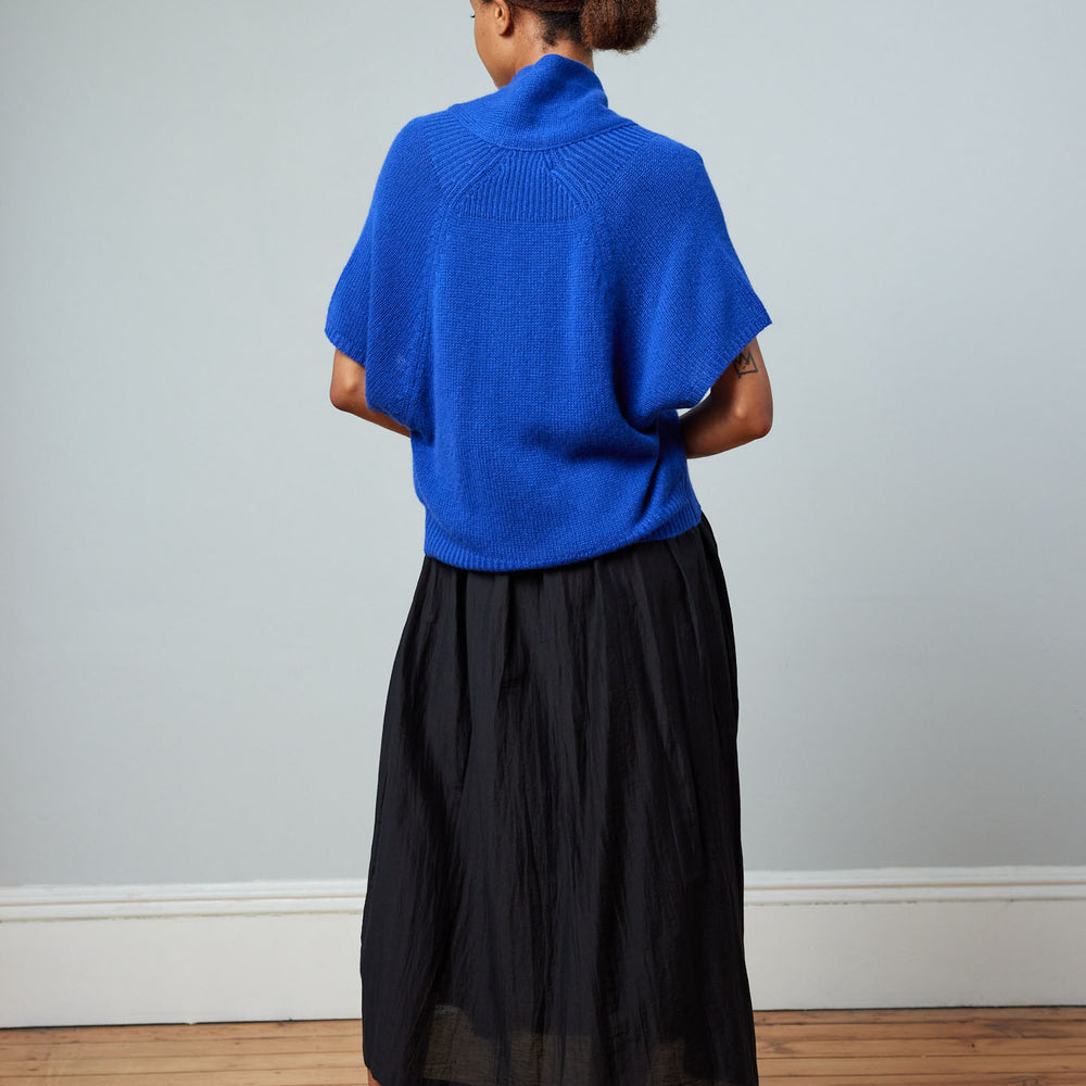 
                  
                    100% mongolian cashmere cardigan great for special occasions
                  
                