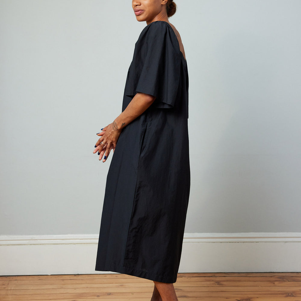 
                  
                    womens summer dress for summer. Square neck with voluminous sleeves.
                  
                
