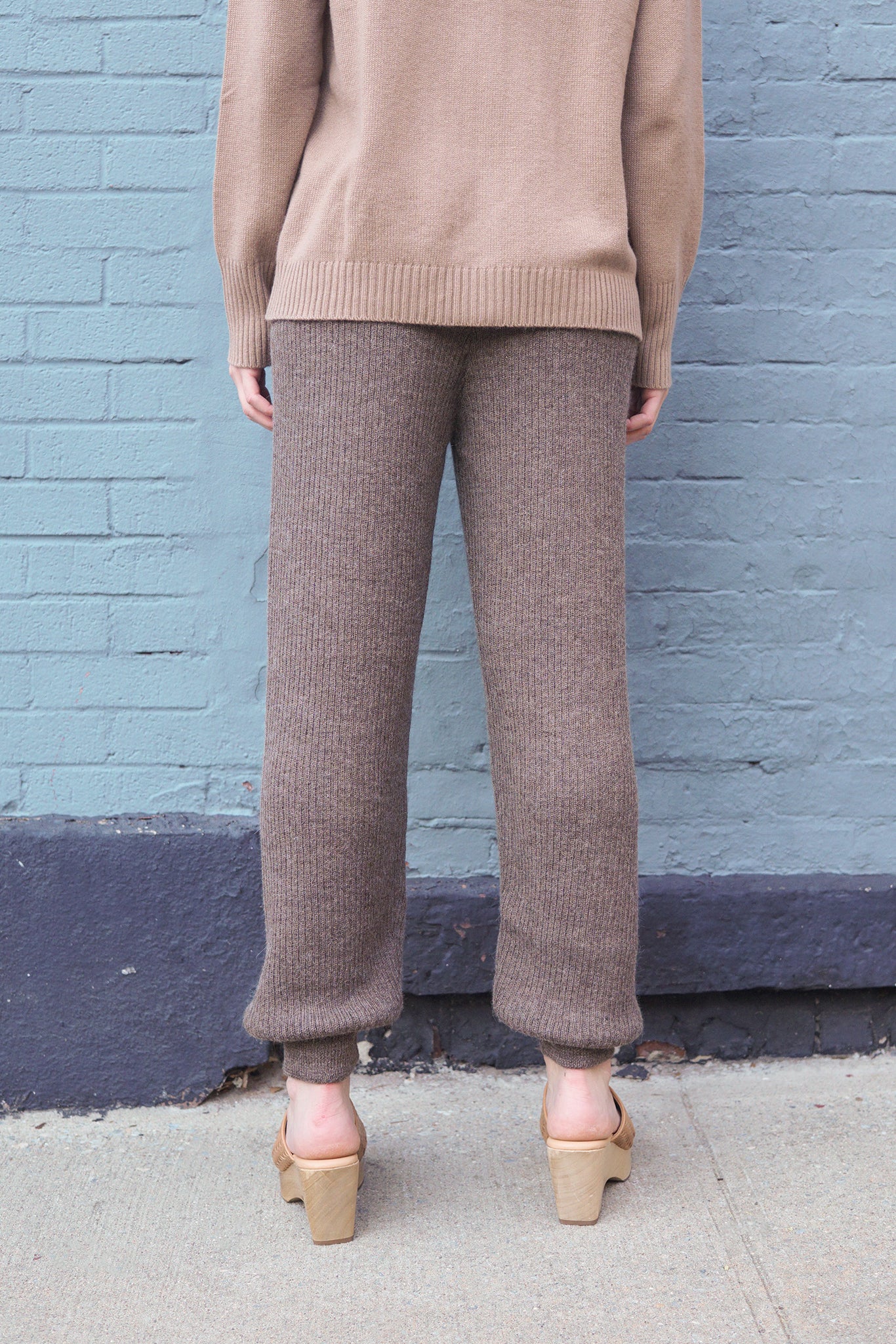 Cozy baby alpaca joggers perfect fall pant. Made in peru.